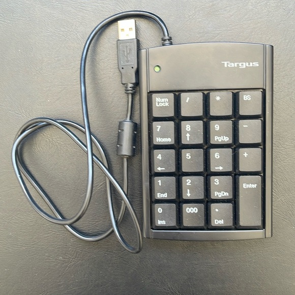 Targus Numeric Mini Keypad with USB Hub - Picture 1 of 3